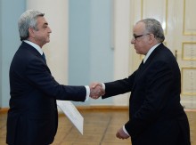 ПРЕЗИДЕНТУ ВРУЧИЛ ВЕРИТЕЛЬНЫЕ ГРАМОТЫ НОВОНАЗНАЧЕННЫЙ ПОСОЛ АЛЖИРА В АРМЕНИИ