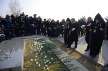 PRESIDENT SERZH SARGSYAN VISITS YERABLUR MILITARY PANTHEON ON OCCASION OF ARMY DAY