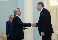 NEWLY-APPOINTED SLOVAK AMBASSADOR TO ARMENIA PRESENTS HIS CREDENTIALS TO PRESIDENT