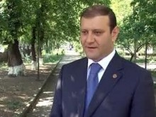 Երեւանի քաղաքապետը խոստացել է սեղմ ժամկետում ապամոնտաժել Մաշտոցի պուրակի տաղավարները 