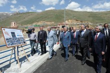 ՀՀ նախագահը ծանոթացավ Հրազդանում իրականացվող ավտոճանապարհների բարեկարգման աշխատանքների հետ
