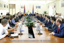 Տարոն Մարգարյանը հանդիպել է ԳԴՀ 12 քաղաքների քաղաքապետերի պատվիրակության հետ