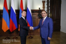 Armenian, Russian Prime Ministers Meet in Moscow