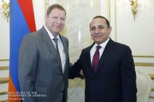 PM Receives EAEC Council Member