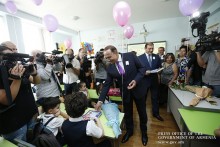 On Knowledge Day, PM Visits Secondary School N155 in Yerevan