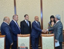 PRESIDENT SERZH SARGSYAN HELD A MEETING WITH THE REPRESENTATIVES OF PROSPEROUS ARMENIA PARTY