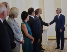 PRESIDENT SERZH SARGSYAN RECEIVES DELEGATION OF FRENCH PARLIAMENTARIANS