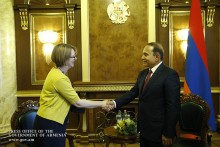 PM Abrahamyan Holds Farewell Meeting with UK Ambassador Catherine Leach