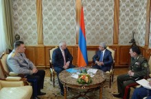 PRESIDENT RECEIVES DIRECTOR OF THE BORDER PROTECTION DEPARTMENT OF THE BORDER SERVICE OF THE RF FSS N. KOZIK AND HEAD OF THE BORDER PROTECTION DEPARTMENT OF THE RF FSS IN ARMENIA A. MIKHEEV