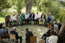 PM Abrahamyan Meets with Armenian Intellectuals