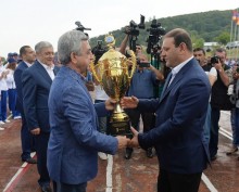 PRESIDENT WATCHES FINALS OF BEST SPORTING FAMILY-2015 COMPETITION