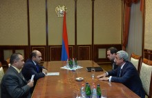 ՆԱԽԱԳԱՀԻ ՆՍՏԱՎԱՅՐՈՒՄ ՇԱՐՈՒՆԱԿՎՈՒՄ ԵՆ ՍԱՀՄԱՆԱԴՐԱԿԱՆ ԲԱՐԵՓՈԽՈՒՄՆԵՐԻ ՇՈՒՐՋ ԽՈՐՀՐԴԱԿՑՈՒԹՅՈՒՆՆԵՐԸ