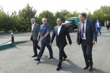 PM Inspects Grapes Harvesting Activities in Armavir Marz