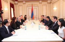 Galust Sahakyan Receives the Delegation of the Chamber of Deputies of Romania
