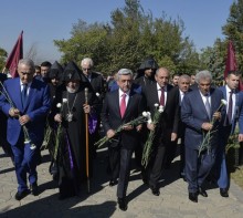 PRESIDENT SERZH SARGSYAN VISITED THE ERABLUR MILITARY PANTHEON