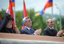 Սերժ Սարգսյանը Ղարաբաղում մասնակցել է տոներին նվիրված զորահանդեսին