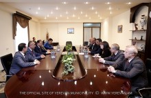 Քաղաքապետ Տարոն Մարգարյանը հանդիպել է «Երևան ՌԱՆԱՐՄ 2015» միջազգային կիսամարաթոնի մասնակիցների հետ