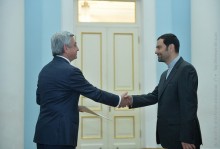Iran’s newly-appointed ambassador to Armenia presents his credentials to president