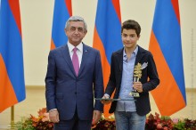 President receives students and pupils conferred upon Presidential Education Awards in the IT Sphere