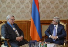 PRESIDENT RECEIVES MSIIR RECTOR ANATOLY TORKUNOV