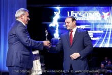 Mayor Taron Margaryan was awarded with the Gold Medal of the RA Chamber of Trade and Industry