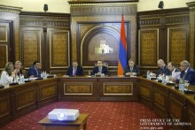 Government Reviews Demographic Developments in Armenia
