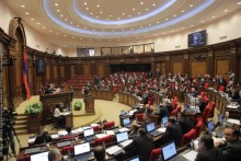 Парламент продолжил работу внеочередной сессии