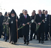 ON THE OCCASION OF ARMY DAY PRESIDENT SERZH SARGSYAN VISITED THE ERABLUR MILITARY PANTHEON