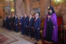 ПРЕЗИДЕНТ СЕРЖ САРГСЯН ПРИСУТСТВОВАЛ НА СВЯТОЙ ЛИТУРГИИ ПАСХАЛЬНОГО СОЧЕЛЬНИКА