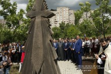 Վարչապետը ներկա է գտնվել ապրիլյան պատերազմում զոհված հերոսների հիշատակին նվիրված հուշակոթողի բացմանը