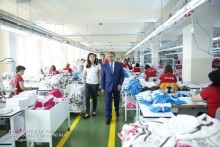 Премьер-министр ознакомился с программами компании, занимающейся производством текстиля