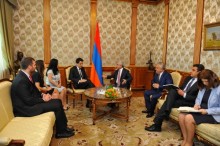 PRESIDENT SERZH SARGSYAN RECEIVED THE PRESIDENT OF THE NATIONAL BANK OF ARGENTINE CARLOS MELCONIAN
