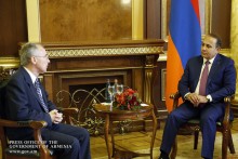Վարչապետն ընդունել է Հայաստանում Հունաստանի դեսպանին