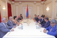 Galust Sahakyan Receives Socialist Party Delegation in National Assembly of France