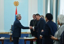 PRESIDENT SERZH SARGSYAN RECEIVES ARMENIAN RELIEF FUND DELEGATION