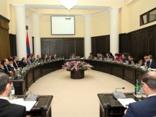 Prime Minister Karen Karapetyan puts in application to join the Republican Party