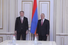 Galust Sahakyan Receives Delegation Led by Leonid Kalashnikov