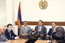 Վարչապետն աշխատակազմերին է ներկայացրել նորանշանակ նախարարներին