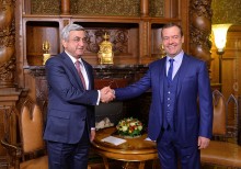 PRESIDENT SERZH SARGSYAN MET WITH THE CHAIRMAN OF THE RF GOVERNMENT DMITRY MEDVEDEV