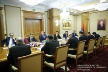 Karen Karapetyan Meets with Members of Turkmen Government in Ashgabat