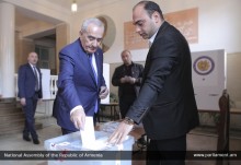 Գալուստ Սահակյանը մասնակցել է ԱԺ ընտրությունների քվեարկությանը