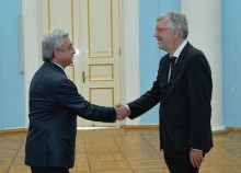 ՆԱԽԱԳԱՀ ՍԵՐԺ ՍԱՐԳՍՅԱՆԻՆ ԻՐ ՀԱՎԱՏԱՐՄԱԳՐԵՐՆ Է ՀԱՆՁՆԵԼ ՀԱՅԱՍՏԱՆՈՒՄ ԲԵԼԳԻԱՅԻ ՆՈՐԱՆՇԱՆԱԿ ԴԵՍՊԱՆԸ