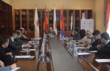 Եդինայա Ռոսիա կուսակցության ԵԿ անդամները հանդիպել են քաղաքագետ Ալեքսանդր Իսկանդարյանի հետ