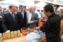 Քաղաքապետ Տարոն Մարգարյանը ծանոթացել է բացօթյա գյուղատնտեսական մթերքների շուկայի պայմաններին 
