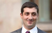 «Ցավոք՝ թերթի շարքային լրագրողի մակարդակից այդպես էլ չաճեց մեր վարչապետը». Գեղամ Պետրոսյան