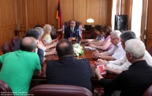 ՀՀ ԱԺ նախագահ Հովիկ Աբրահամյանն ընդունեց ասմունքի հանրապետական մանկապատանեկան մրցույթ-փառատոնի ժյուրիի անդամներին
