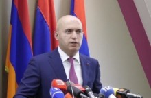 «Վարչապետի կողքը, հուսամ, դեռևս պահպանված պետության մասին մտածող մարդկանց խնդրում եմ իր ձեռքից գլոբուսը վերցրեք». Արմեն Աշոտյան