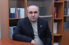 Ե՛վ Արևելք, և՛ Արևմուտք