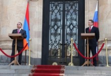 Հովիկ Աբրահամյանի եւ Սերգեյ Նարիշկինի ճեպազրույցը Ազգային ժողովում