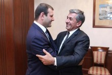 Տարոն Մարգարյանը հանդիպել է Մարսելի փոխքաղաքապետի հետ  